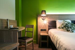 Postel nebo postele na pokoji v ubytování Hôtel du Pont