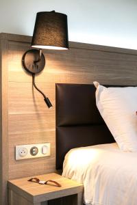 Postel nebo postele na pokoji v ubytování Hôtel du Pont