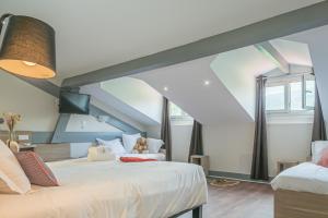 Postel nebo postele na pokoji v ubytování Hôtel du Pont