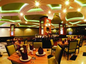 Restaurace v ubytování Orchardz Jayakarta