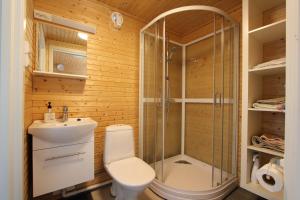 Et badeværelse på Lyngen Fjordcamp