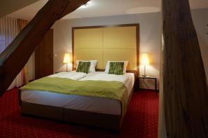 Postel nebo postele na pokoji v ubytování Landhotel & Gasthof Cramer