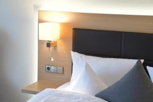 Postel nebo postele na pokoji v ubytování Hotel Krone