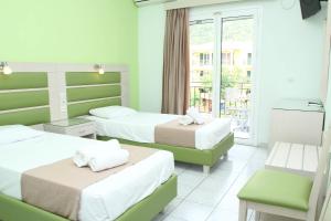 Surf Hotel客房内的一张或多张床位