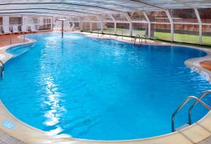 Bazén v ubytovaní GHT Oasis Park & Spa alebo v jeho blízkosti