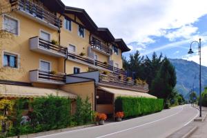 Nespecifikovaný výhled na hory nebo výhled na hory při pohledu z hotelu