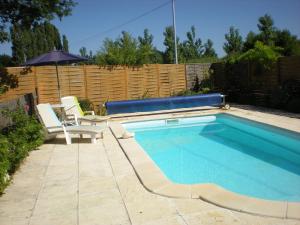 Gallery image of La Joie du Muguet Detached cottage Private heated swimming pool Shared Games room in Auverse