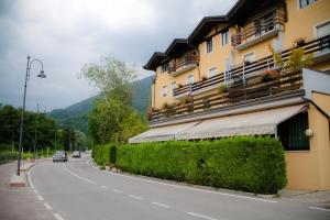 Nespecifikovaný výhled na hory nebo výhled na hory při pohledu z hotelu