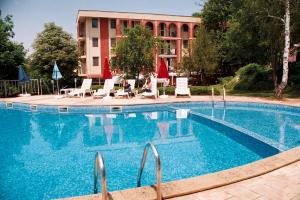 Bazén v ubytování Rilena Hotel nebo v jeho okolí