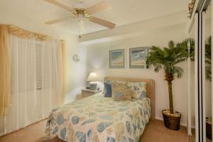 Ένα ή περισσότερα κρεβάτια σε δωμάτιο στο Sandpiper 305 by Ocean Properties +45 φωτογραφίες