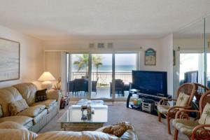 Μια τηλεόραση ή/και κέντρο ψυχαγωγίας στο Sandpiper 305 by Ocean Properties