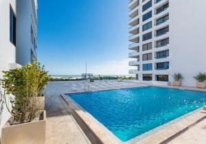 Πισίνα στο ή κοντά στο Tradewinds 706 by Ocean Properties