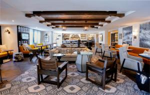 Posezení v ubytování Hotel Amarano Burbank-Hollywood