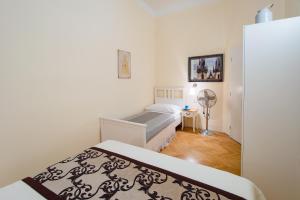 Ein Bett oder Betten in einem Zimmer der Unterkunft City Center Apartment Legerova
