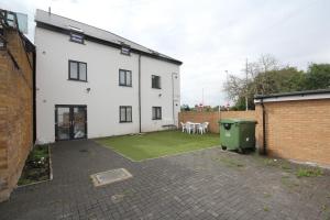 Gallery image of Holden Court Apartment 5 in West Drayton