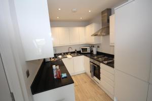 Foto dalla galleria di Holden Court Apartment 5 a West Drayton