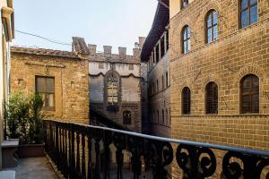 an alley in an old building with a fence at Porcellino Gallery Art Boutique BB in Florence