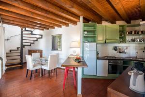 Η κουζίνα ή μικρή κουζίνα στο Villa Limonaia