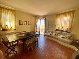 A seating area at Villa Soprana by Agenzia SolturElba