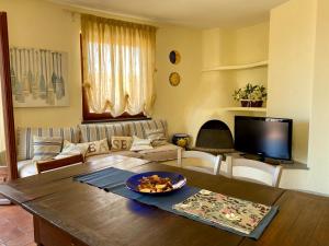 A television and/or entertainment centre at Villa Soprana by Agenzia SolturElba
