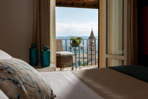 a hotel room with a view of the ocean at Hotel Ideale in Assisi