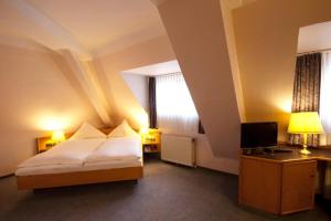 Ein Bett oder Betten in einem Zimmer der Unterkunft Hotel Goldinger