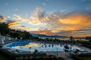 Bazén v ubytování Hotel Belvedere nebo v jeho okolí