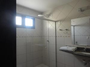 Ein Badezimmer in der Unterkunft Hotel Enseada Maracajaú