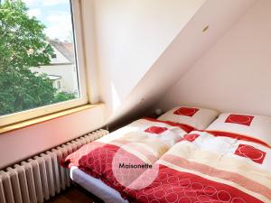 Säng eller sängar i ett rum på Quiet apartments in Tempelhof