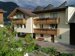 Foto da galeria de Kinderbauernhof Ierzerhof em Arzl im Pitztal