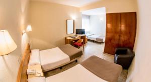 Postel nebo postele na pokoji v ubytování Hotel Leuka