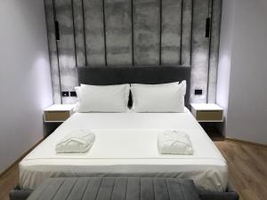 Postel nebo postele na pokoji v ubytování Mirage Hotel