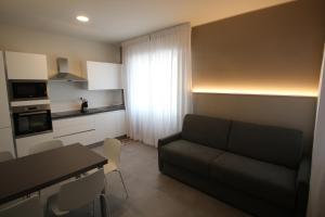 A kitchen or kitchenette at Persea mare appartamenti
