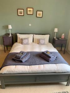 A bed or beds in a room at Low Gingerfield Farm B&B 