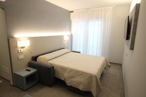 A bed or beds in a room at Persea mare appartamenti