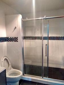 Ένα μπάνιο στο Apartamento en Coveñas cómodo y acogedor
