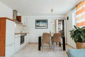 Kuchyň nebo kuchyňský kout v ubytování Ferienwohnung "Köhler" am Bodensee