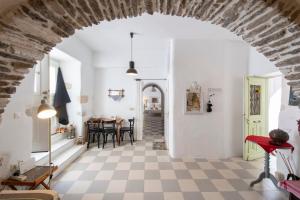 Posezení v ubytování Traditional stonebuilt house + 21 fotografií