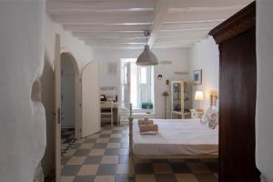 A bed or beds in a room at Traditional stonebuilt house