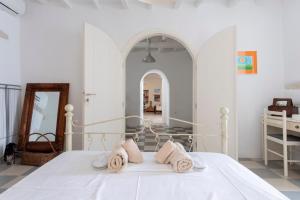 A bed or beds in a room at Traditional stonebuilt house