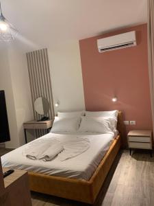 Ліжко або ліжка в номері Hotel Triumf Shengjin