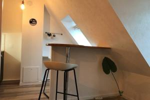 a stool in a room with a staircase with a window at Chez Edwige à Cabourg thalasso plage WIFI in Cabourg