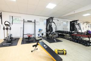 Fitness centrum a/nebo fitness zařízení v ubytování PAGA Hotel