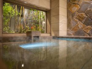 Bazén v ubytování Super Hotel Iyo Saijo nebo v jeho okolí