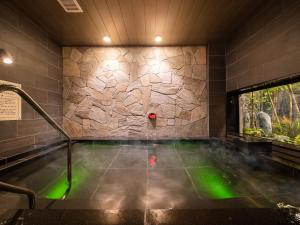 Bazén v ubytování Super Hotel Iyo Saijo nebo v jeho okolí