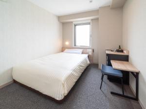 Postel nebo postele na pokoji v ubytování Super Hotel Iyo Saijo