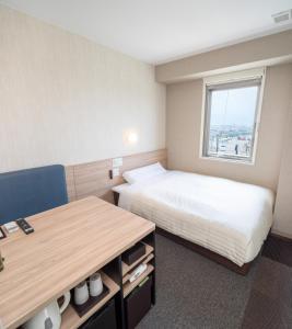Postel nebo postele na pokoji v ubytování Super Hotel Iyo Saijo