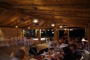 Reštaurácia alebo iné gastronomické zariadenie v ubytovaní Lygaria Studios + 11 fotografií