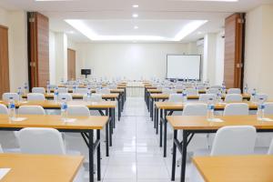 LeGreen Suite Ratulangi商务区和/或会议室