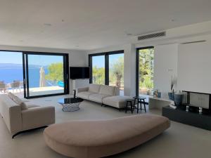 Ruang duduk di Villa Colomba a luxury villa in Brela, seafront